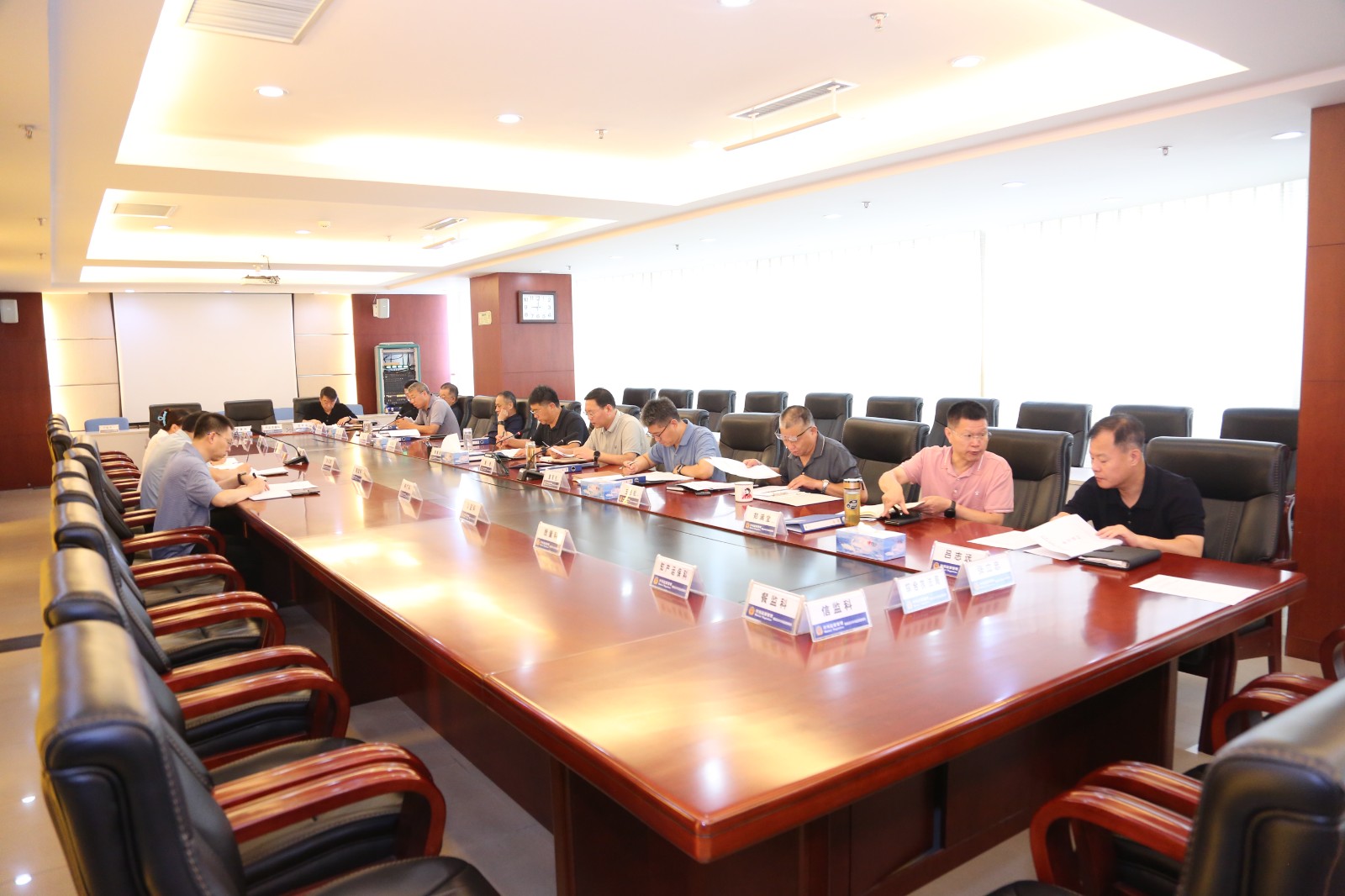 中共秦皇岛市市场监督管理局党组理论学习中心组2025年度第8次集中学习